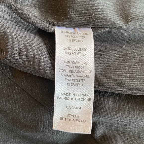 Ricki’s ladies block dress in size 4. Beautiful stretchy fabric. - Picture 5 of 9